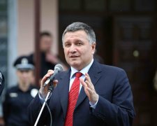 Аваков розповів, що думає про передвиборну гонку: "Це не політика - це бл*дство"