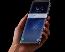 Samsung зізналася, куди засуне свою селфі-камеру