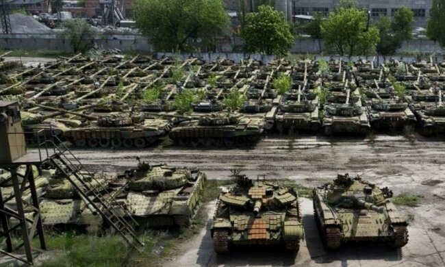 Янукович "розпродав" армію України