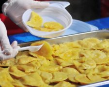 Вареники для АТО ліплять усім містом