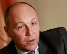 Парубий предлагает ввести визовый режим с Россией