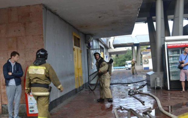 Масштабна пожежа спалахнула на одеському вокзалі: подробиці