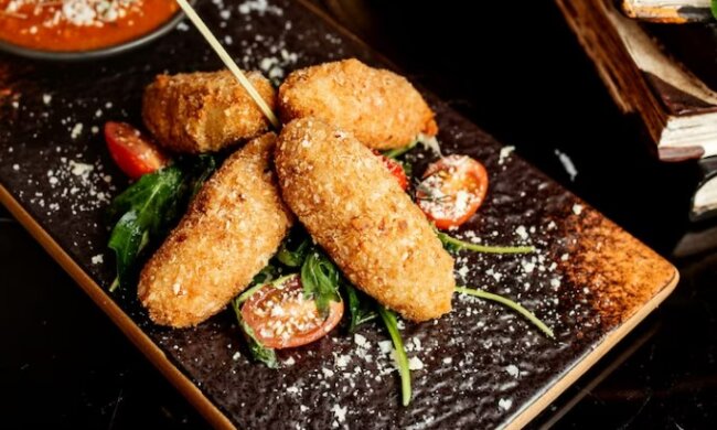 Мясо в панировке. Фото Freepik