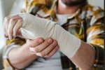 На багато не розраховуйте: яку відстрочку отримають чоловіки через перелом