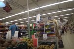 Украинцы в супермаркете, скриншот: Youtube