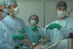 Тернопольский хирурги удалили женщине опухоль размером с яйцо - боги со скальпелями