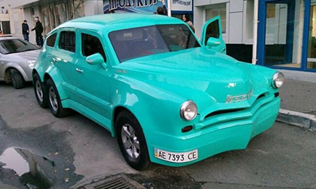 Шестиколісний автомобіль-кастом здивував киян (фото)