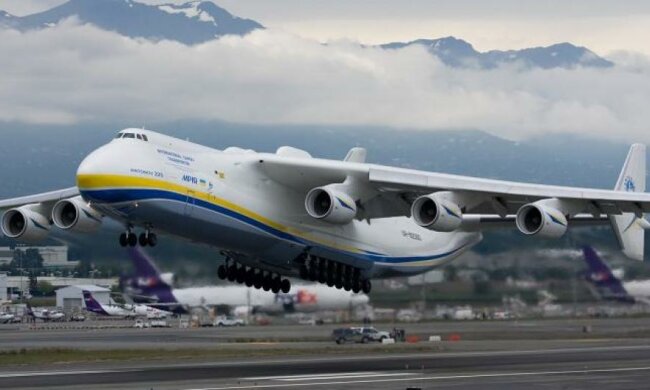 Украинский самолет стал звездой YouTube (видео)