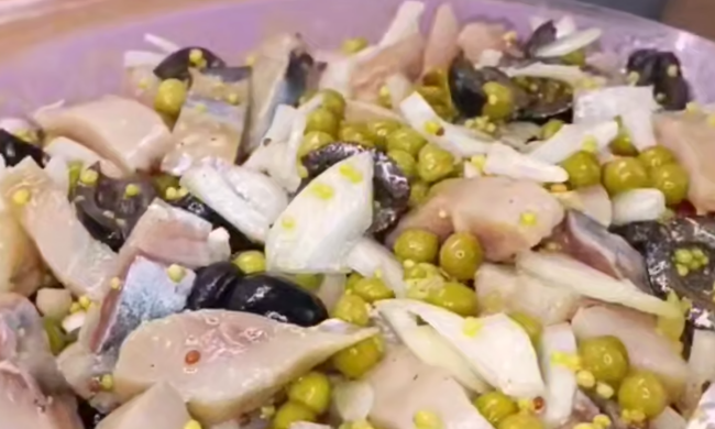 Салат з оселедцем, кадр з відео