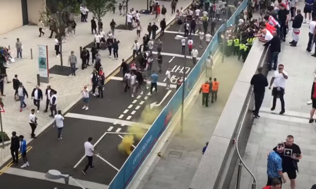 Финал Евро-2020: пьяные фанаты сборной Англии подрались с итальянскими "конкурентами"