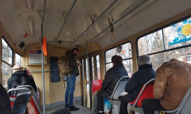Общественный транспорт - фото Знай.uа