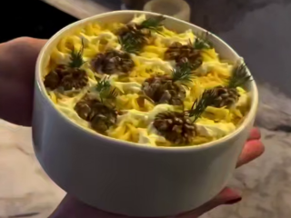 Гавайский салат, кадр из видео