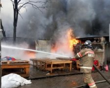 Мощнейший пожар в Киеве попал в объектив камеры