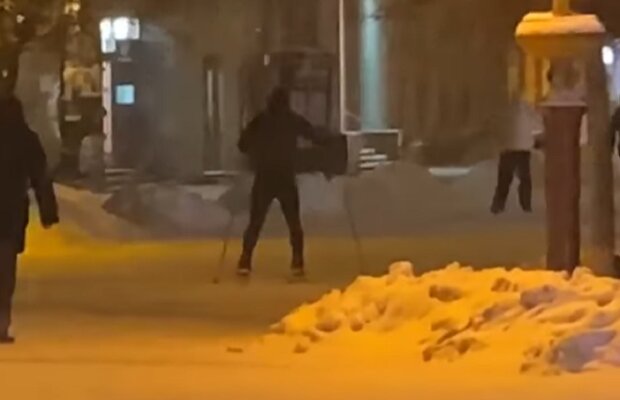 Франковчане катаются на лыжах посреди города, кадр из видео: Facebook Версии