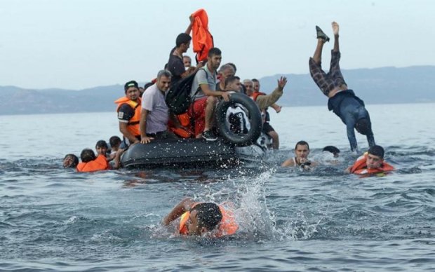 Из Средиземного моря выловили очередную тысячу мигрантов