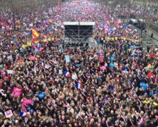 Дореформувався: життя у Франції зупинилося