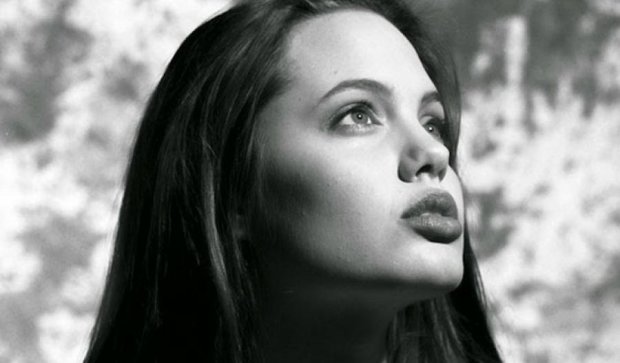 Снимки 15-летней Джоли взорвали Интернет