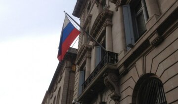 У Києві вулиця з консульством Росії стала вулицею Добровольчих батальйонів