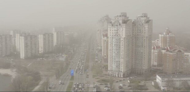 Такого не було ніколи - Київ закутується в сіре "простирадло", чим загрожує столичне повітря