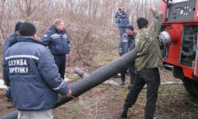 На Полтавщині спалахнули три гектари торфовищ (фото, відео)