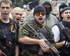 Наркоту подвезли: украинцев рассмешили "эпические бои правосеков с всушниками"