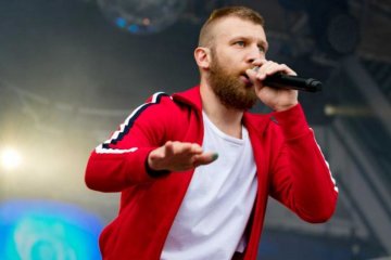 Неможливо дивитись: Дорн засвітився у психоделічному VHS-кліпі