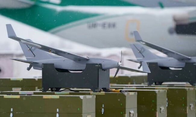 Туреччина передала Україні нову партію військової техніки: улюблені "байрактари", броню і каски