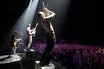 Дочка відомого музиканта зворушила піснею про батька та вокаліста Linkin Park