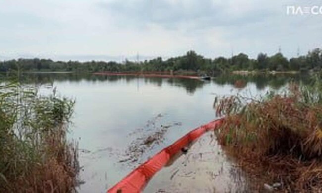 Загрязнение озера Кирилловское нефтепродуктами после атаки