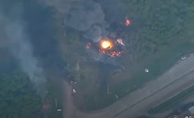 Момент взрыва склада с боеприпасами оккупантов, скриншот из видео