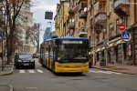 Відкрив двері та влетів у тролейбус: недолугий водій підняв на вуха весь Київ