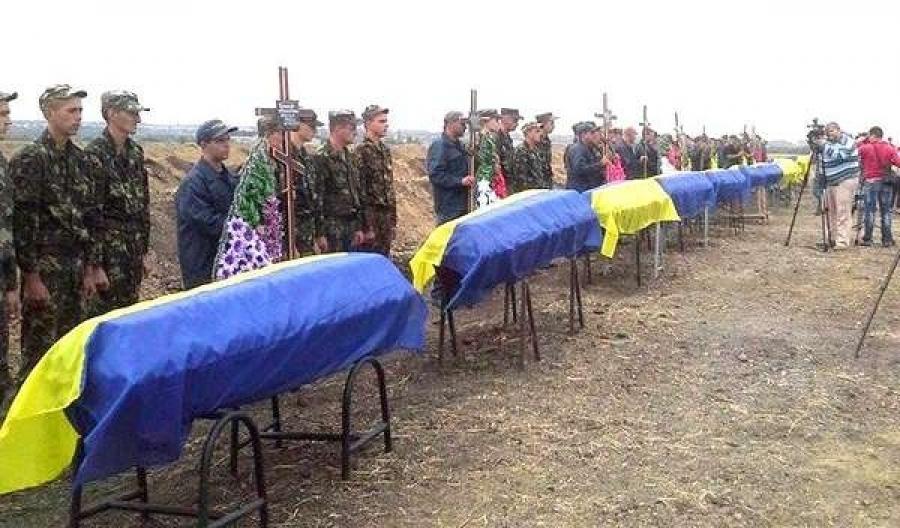 Погибших украинцев на сегодня. Гробы украинских военных. Гробы украинских солдат.