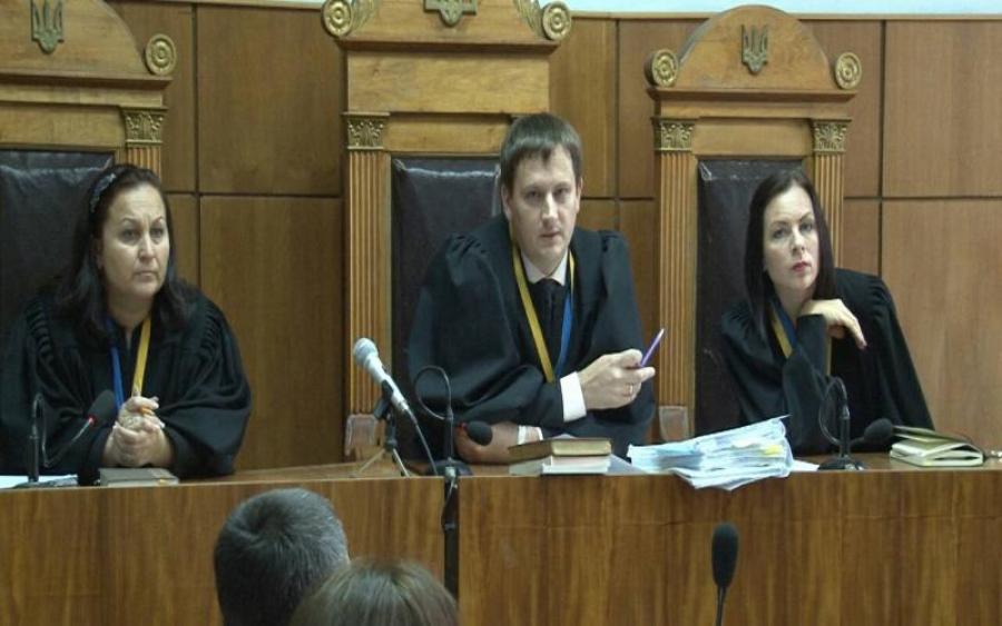 Суд или его имитация: активисты Днепра идут на Киев
