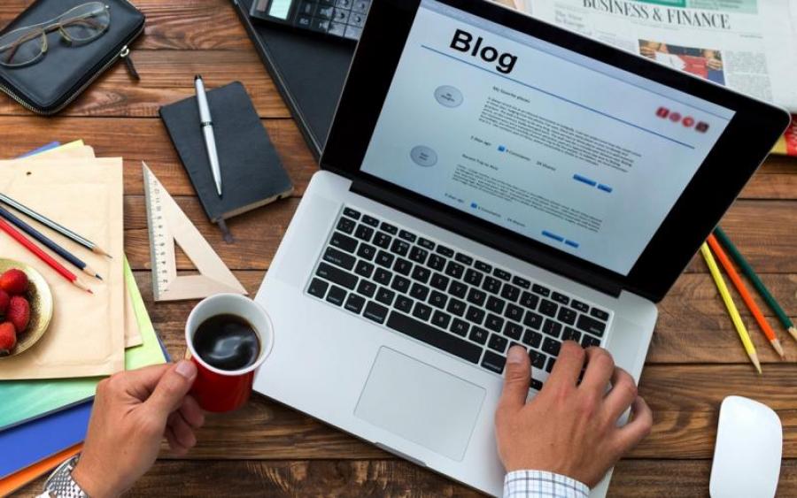 https://znaj.ua/images/2018/06/24/people-bloggers-cover.jpg