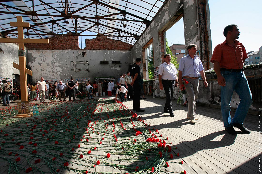 Теракт в школе 1 сентября 2004. Трагедия в Беслане 1 сентября 2004.