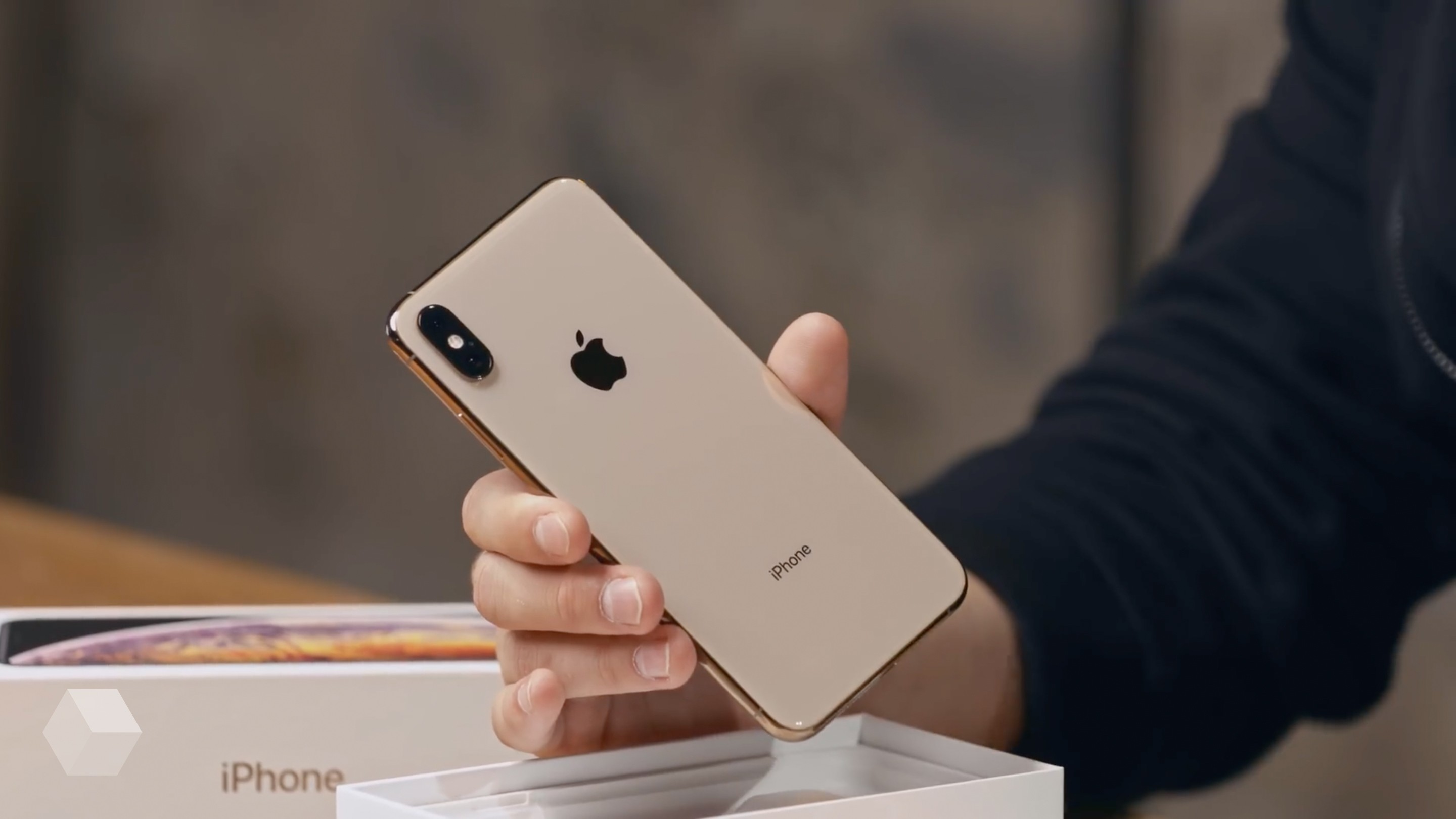 Бешеная накрутка: сколько на самом деле стоит iPhone Xs Max - ЗНАЙ ЮА