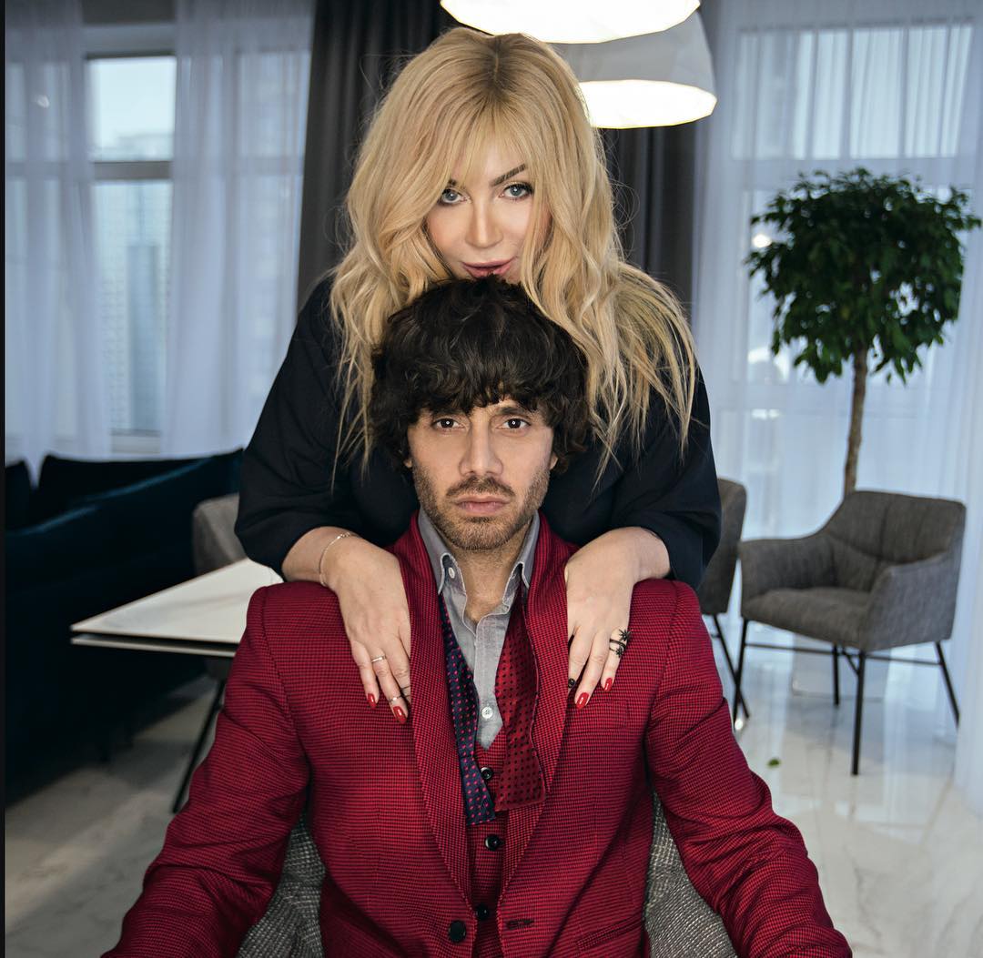 Таиландта екі тай әйелімен жыныстық қатынас Үлкен сиськи бар орыстармен әдемі анал