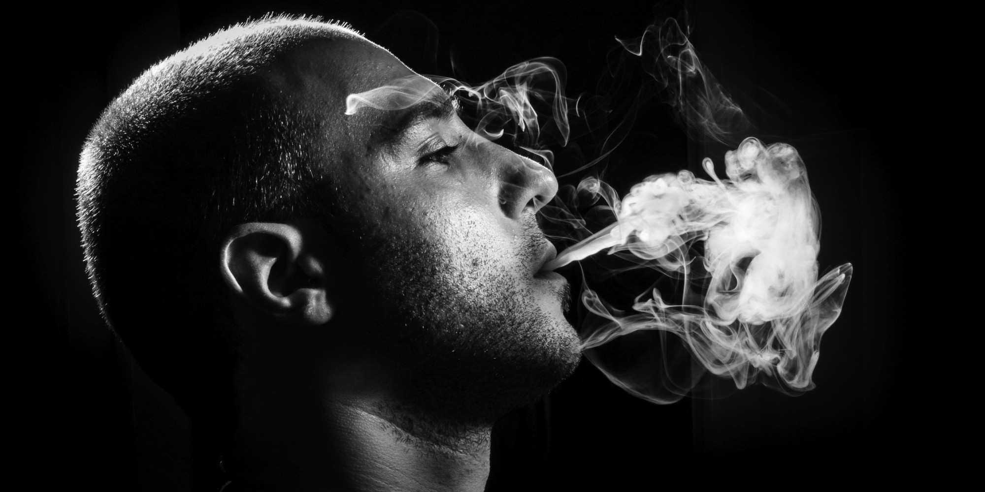 Человек прикуривает сигарету. Курящая девушка. Мужчина курит. Подкуривает сигарету. Smoking official.