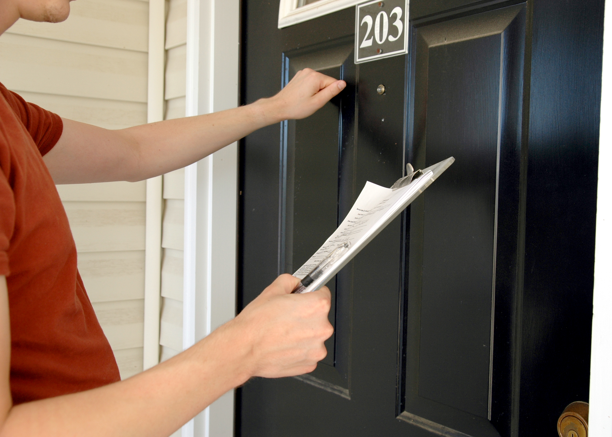 Door to door. Конфиденциальная доставка до двери. Door-to-Door Salesgirl scores.