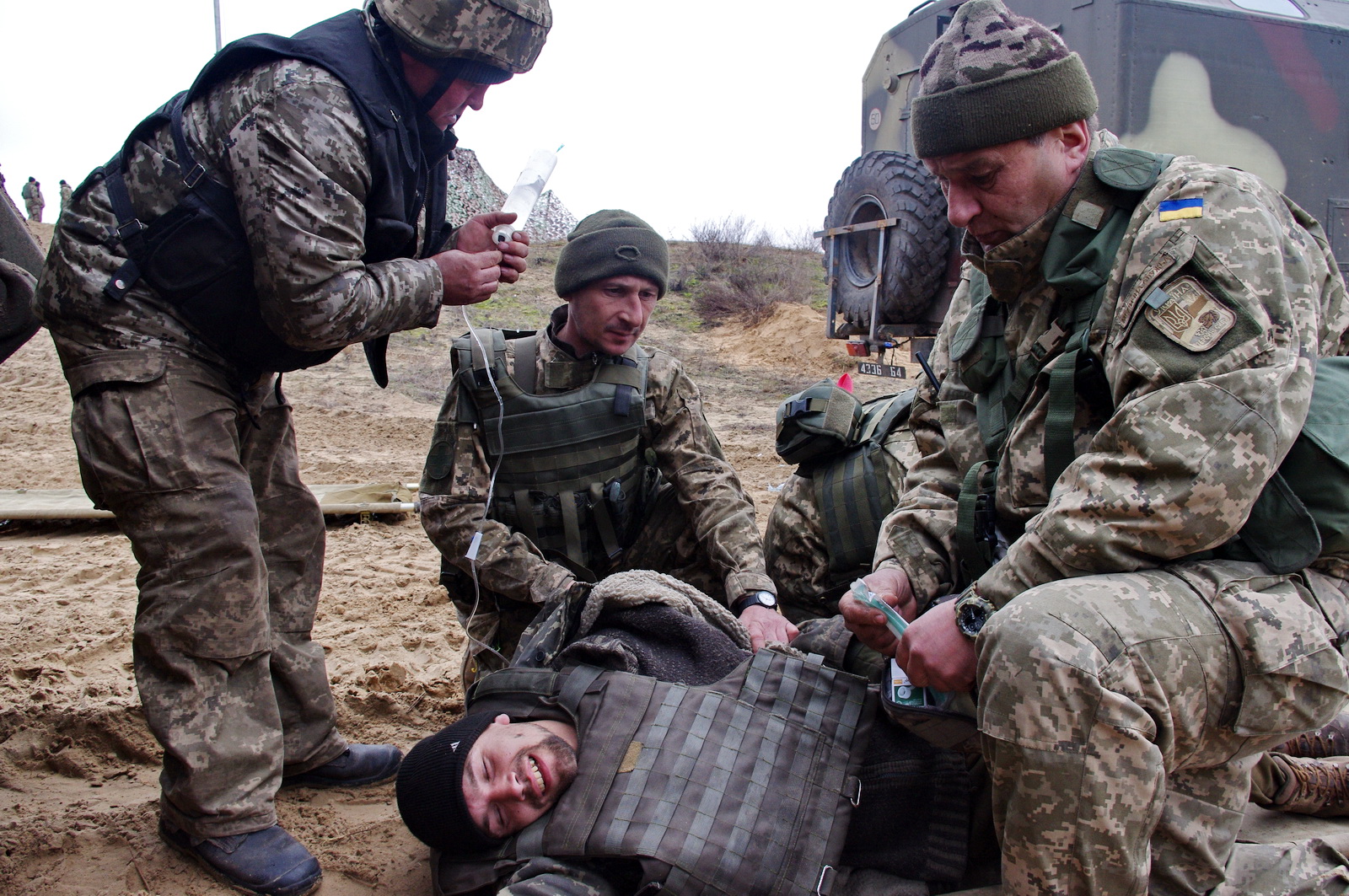 Всу ранено. Украинские военные медики. Раненые ополченцы Донбасса.