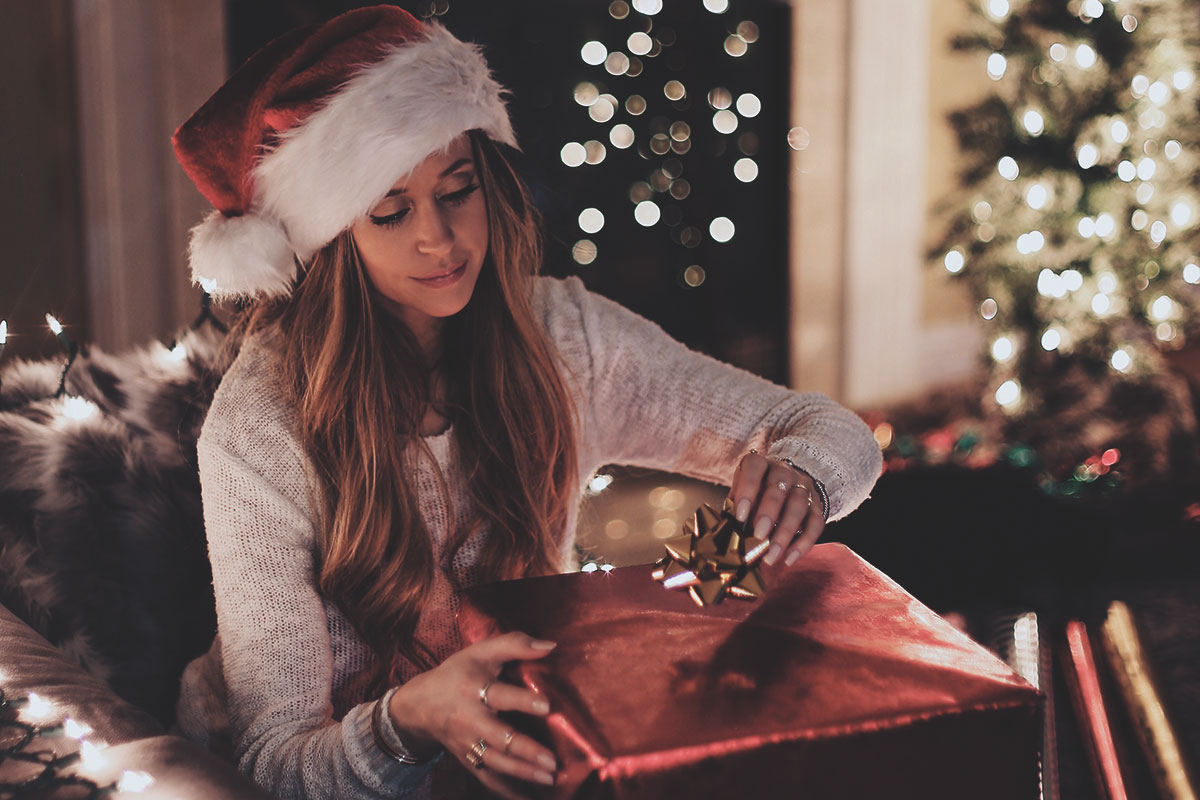 Что подарить девушке на Новый год 2019: бюджетные и дорогие подарки на  любой вкус, как выбрать, как подарить - ЗНАЙ ЮА