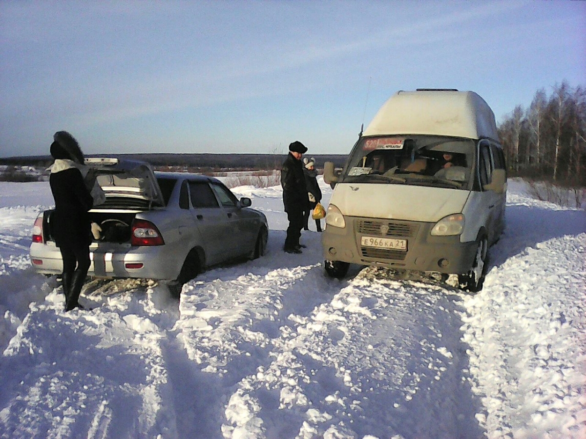 Как ездить в гололед и снегопад и куда обращаться, если застряли в ...