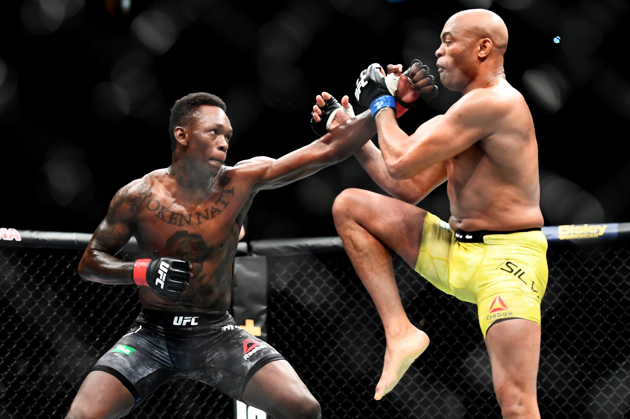 Бой силва. Сильва юфс. Андерсон Сильва боец. Anderson Silva UFC. Андерсон Сильва белфорт.