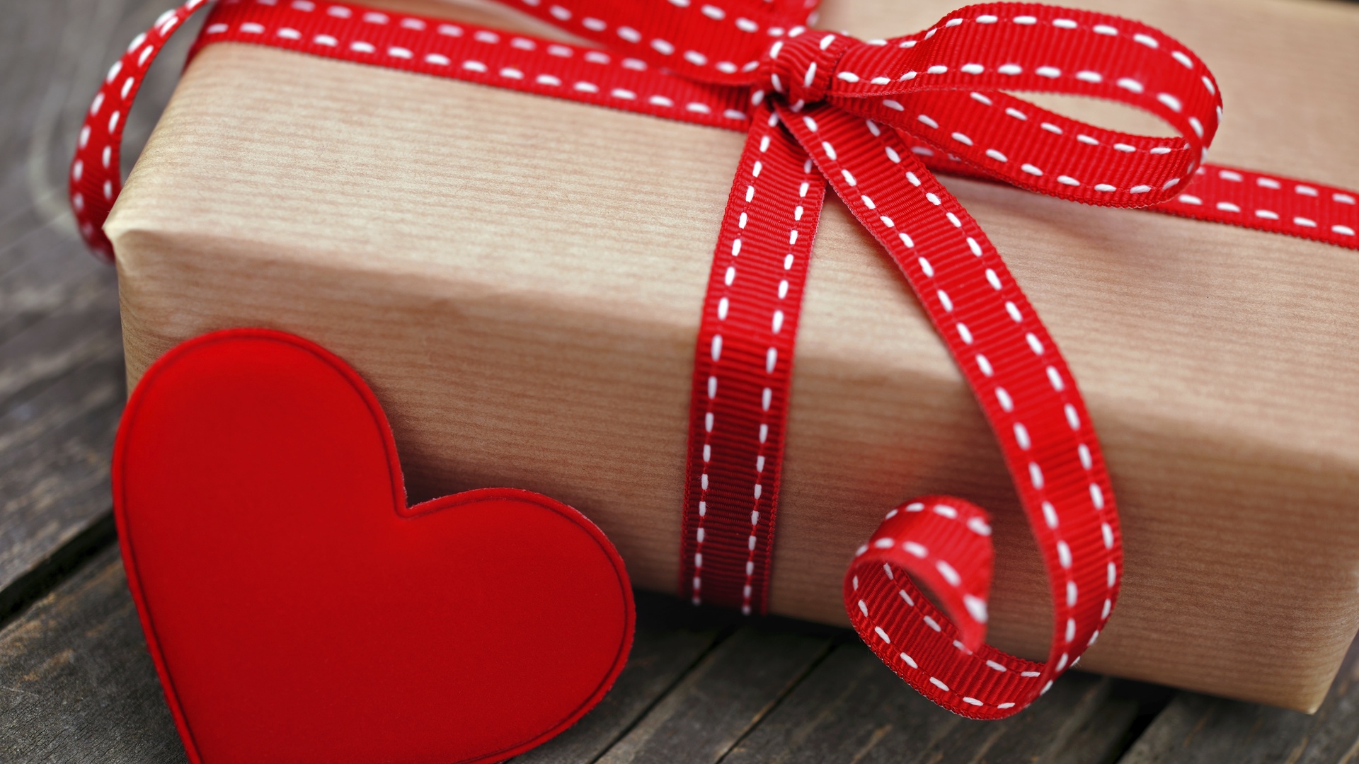 Что подарить на день святого Валентина девушке, кроме букета цветов?