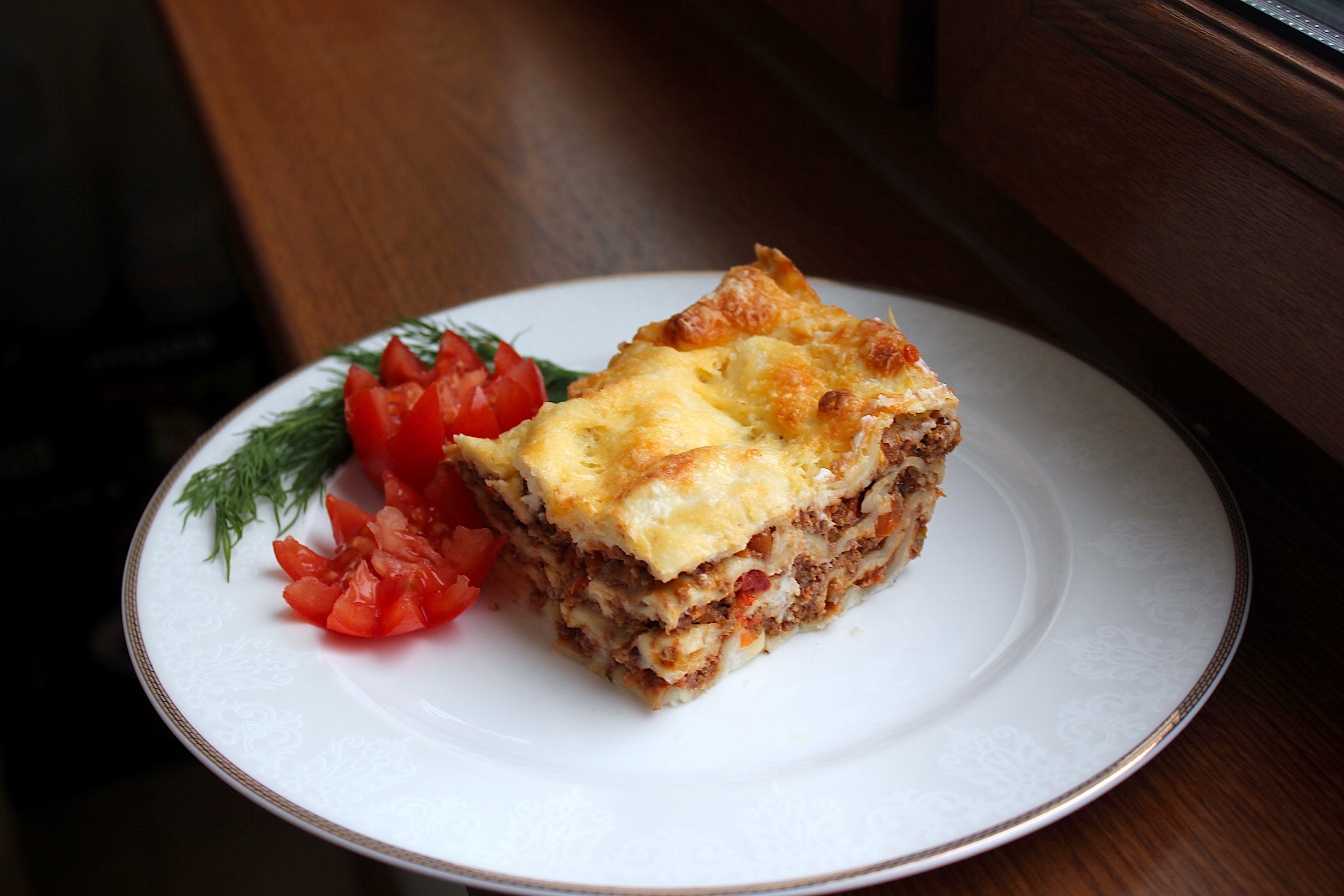 Белькович лазанья. Лазанья болоньезе бешамель. Лазанья (Lasagne). Соус бешамель для лазаньи. Лазанья мясная с соусом бешамель.