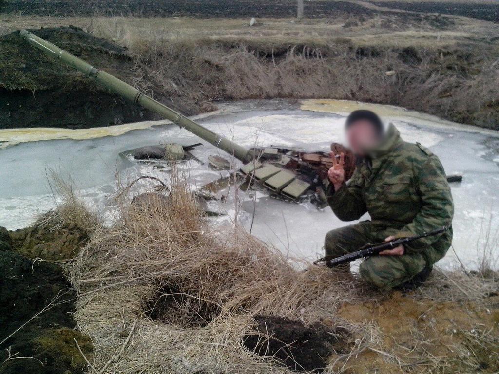 Появилось видео, как российские военные утопили танк - ЗНАЙ ЮА