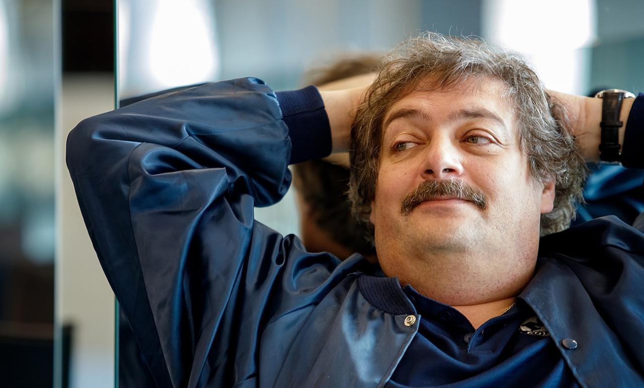 Писатель Дмитрий Быков впал в кому: состояние здоровья ухудшилось Писатель Дмитрий Быков впал в кому: состояние здоровья ухудшилось