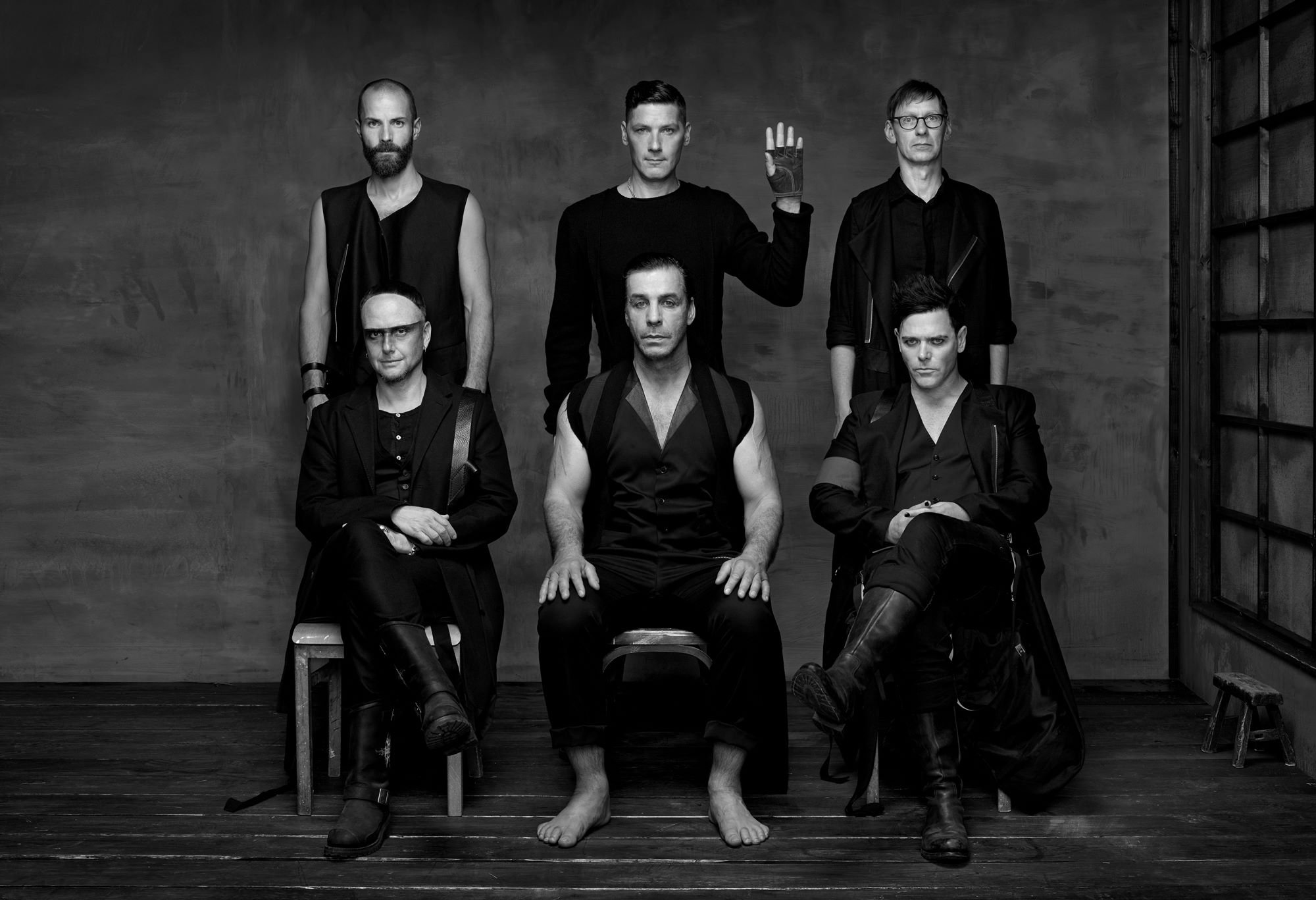 Долгожданный альбом Rammstein слили в сеть за два дня до релиза: 