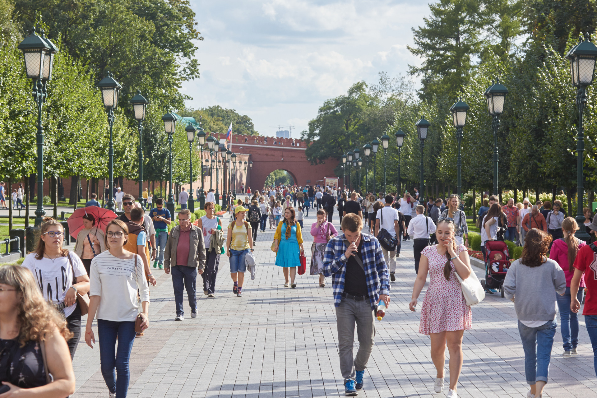 Народ на улицах москвы