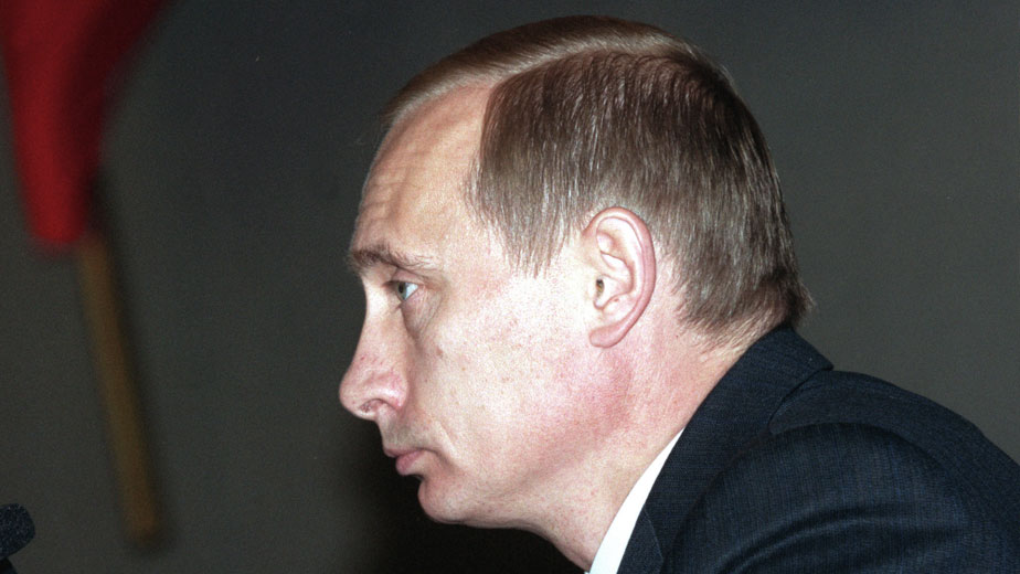 Путины нижнем. Путин в профиль 2000 год. Путин 1999. Владимир Путин вполфиль. Владимир Путин в профиль.